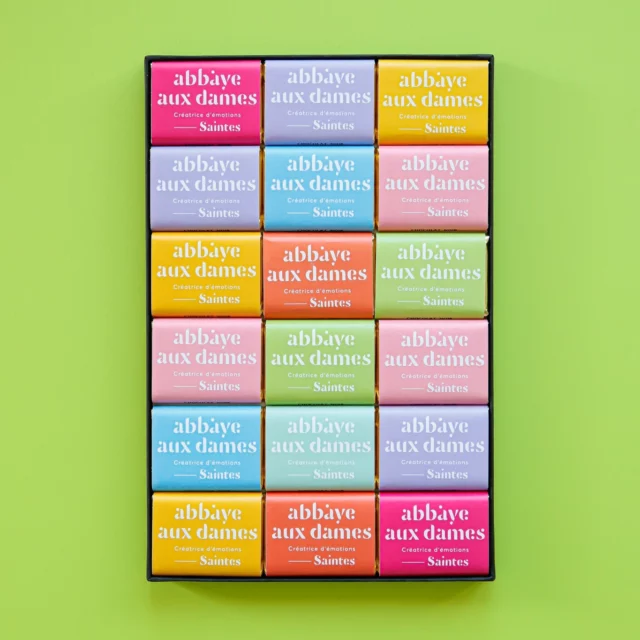Habillez nos Napolitains avec vos couleurs comme l' @abbayeauxdames 

#chocolaterieduplessis #abbayeauxdames #personnalisation #chocolatpersonnalisé #btob