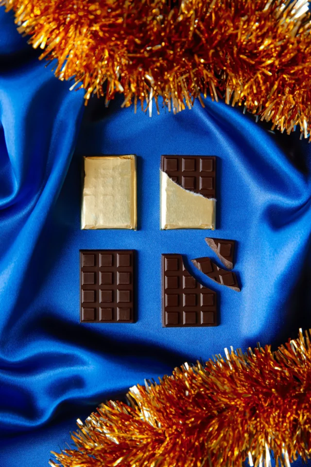 Minis tablettes à croquer pour accompagner les fêtes 🎅

#chocolaterieduplessis #napolitainspersonnalisés #chocolatnoir #chocolataulait