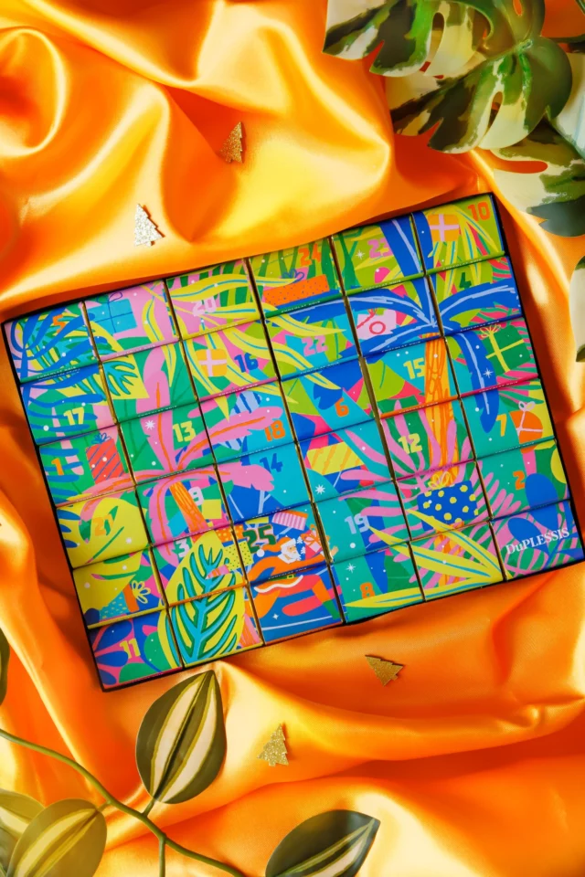 Création exclusive @galerieslafayette ✨
Un coffret de 36 Napolitains sur une thématique originale et colorée : Noël sous les tropiques 🎅🌴

#chocolaterieduplessis #chocolatnoir #coffretpersonnalisé #noelsouslestropiques #gourmandises